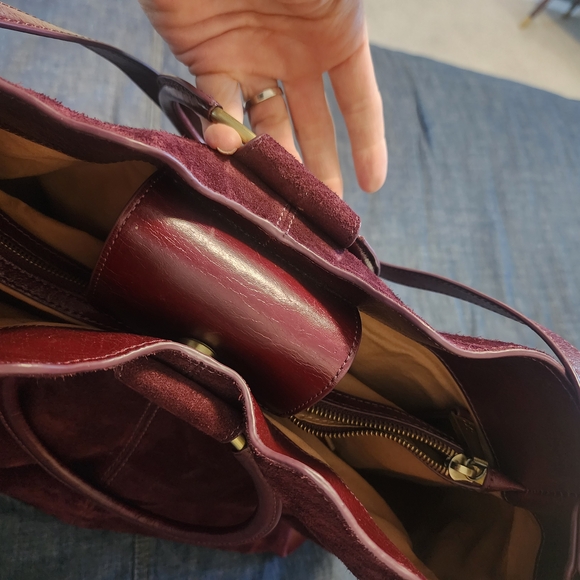 HOBO Sheila Large Crossbody - Picture 8 of 11